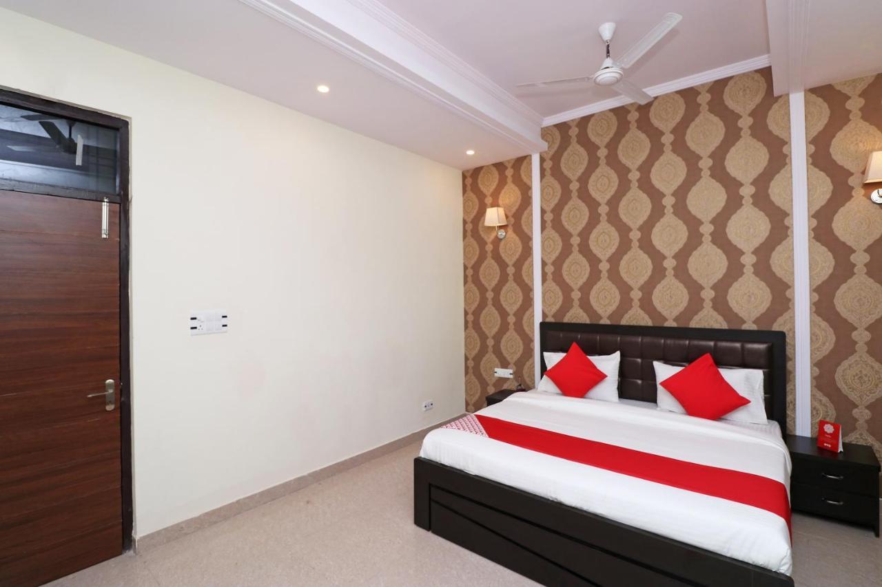 Capital O Hotel Royal Inn Near Gomti Riverfront Park Lucknow Ngoại thất bức ảnh