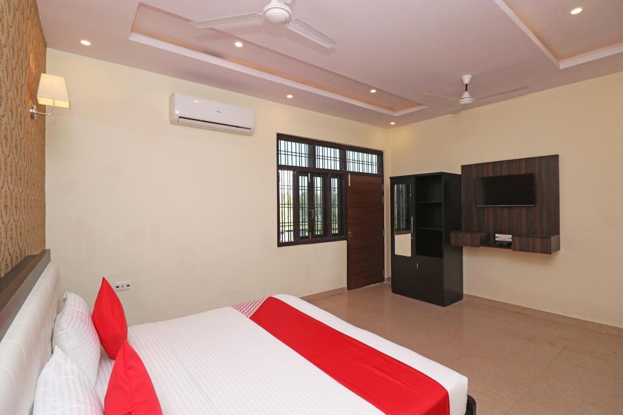 Capital O Hotel Royal Inn Near Gomti Riverfront Park Lucknow Ngoại thất bức ảnh