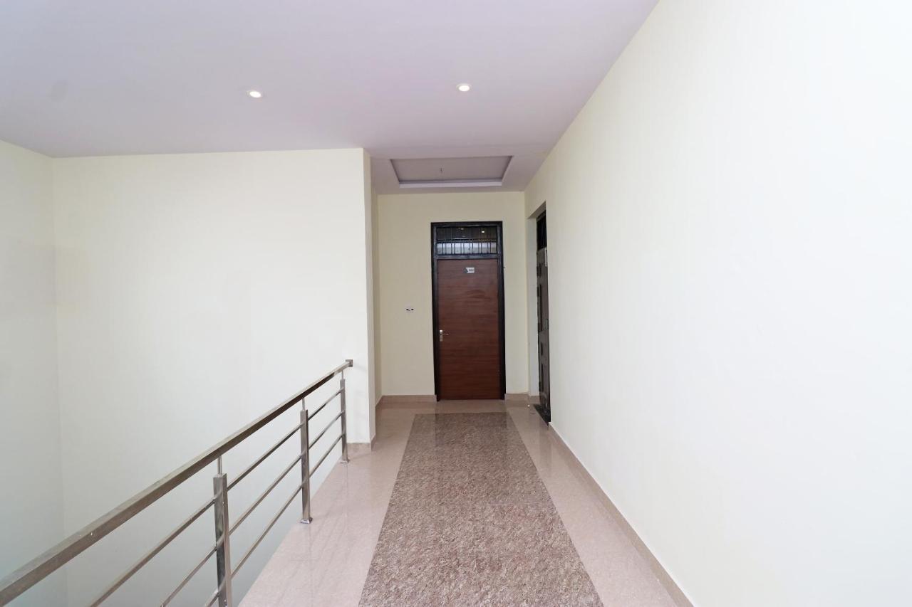 Capital O Hotel Royal Inn Near Gomti Riverfront Park Lucknow Ngoại thất bức ảnh