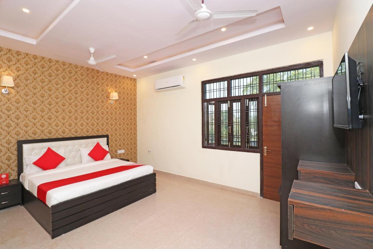 Capital O Hotel Royal Inn Near Gomti Riverfront Park Lucknow Ngoại thất bức ảnh