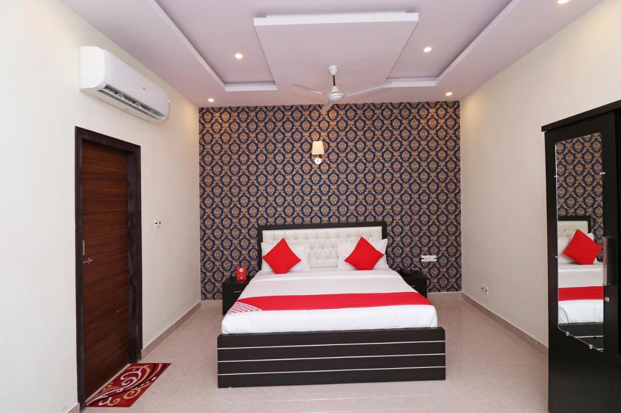 Capital O Hotel Royal Inn Near Gomti Riverfront Park Lucknow Ngoại thất bức ảnh